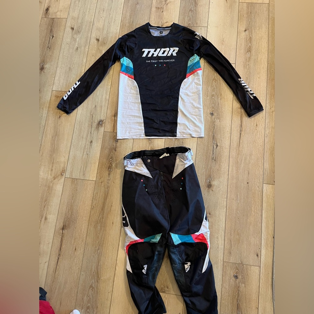 Women’s Thor motocross outfit